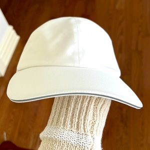 Lululemon hat . Used once.